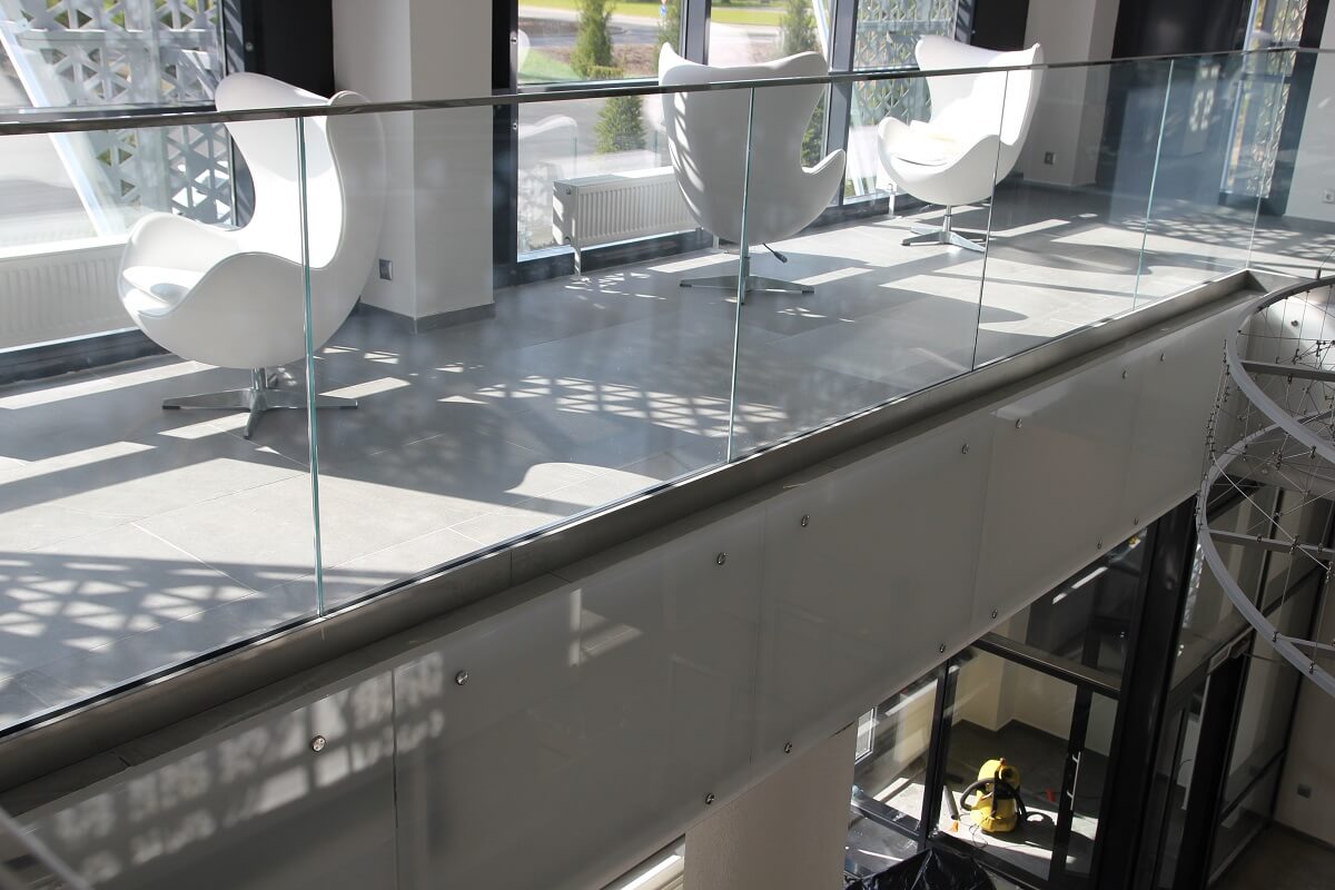 МЕТТОЙЛ – стеклянные ограждения для офиса площадью 1800 кв.м.